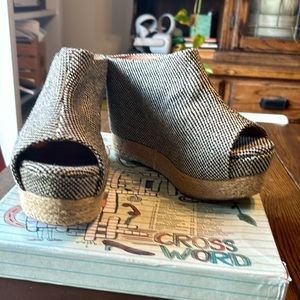 Brand new Jeffery Campbell Virgo size 7